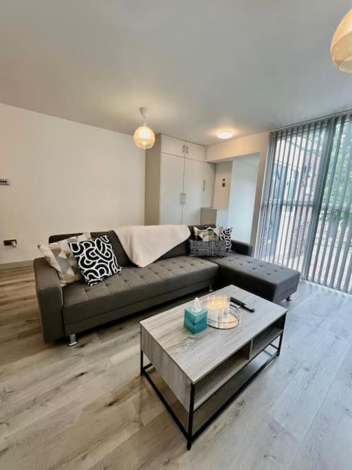 Appartamento Spacious In Wandsworth *